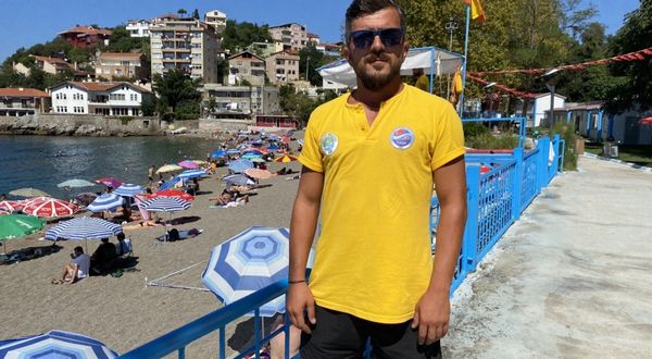 Zonguldak'ta sıcak havadan bunalanlar denize girerek serinledi