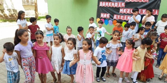Diyarbakır'da miniklerden 'oyun havalı' mezuniyet
