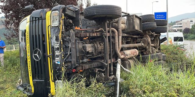 SİİRT - Odun yüklü kamyonun devrilmesi sonucu 6 kişi yaralandı