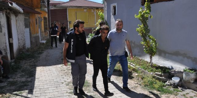 Amasya'da kuyumcuyu silah tehdidiyle soyan zanlı yakalandı