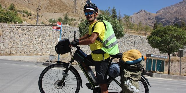 HAKKARİ - Emekli postacı Samsun'dan Hakkari'ye pedal çevirdi