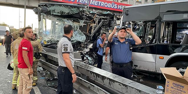 İSTANBUL - Avcılar'da iki metrobüs çarpıştı (3)