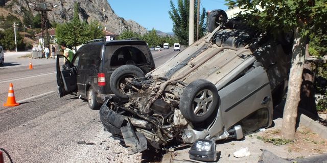 Tokat'ta iki hafif ticari aracın çarpıştığı kazada 7 kişi yaralandı