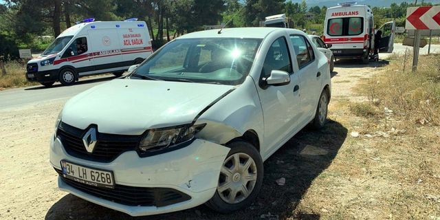 Tokat'ta iki otomobilin çarpıştığı kazada 3 kişi yaralandı