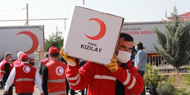 Kızılay, Trabzon'dan deprem bölgesine yardım tırı gönderdi