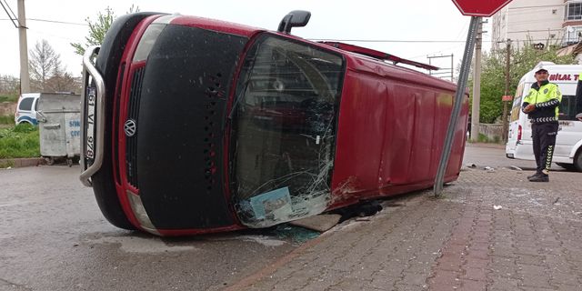 Trabzon plakalı araç Sivas'ta kaza yaptı
