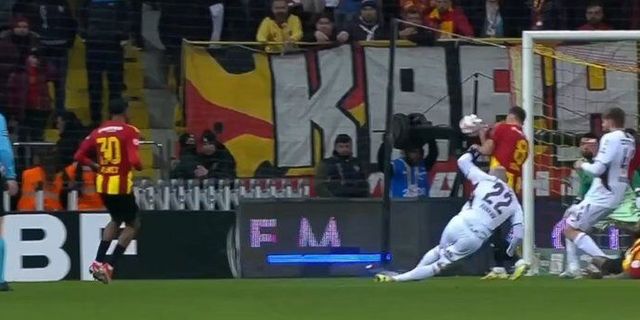 Trabzonspor'un Kayserispor Deplasmanında Penaltı Pozisyonu