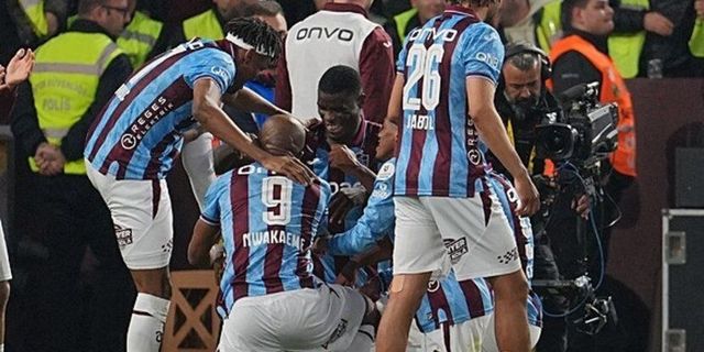 Trabzonspor Galibiyetini Taraftar Horonla Kutladı