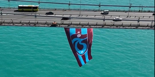 Trabzonspor Bayrağı Boğaz’da Dalgalandı