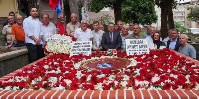 Hüseyin Avni Aker Kabri Başında Anıldı