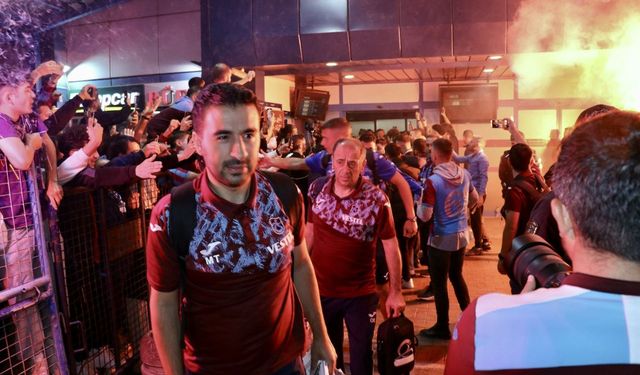 Trabzonspor'a Havalimanında Coşkulu Karşılama