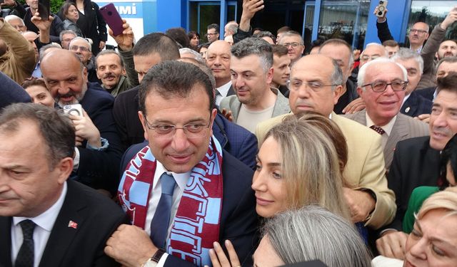 Ekrem İmamoğlu, Trabzon'da büyük bir coşkuyla karşılandı