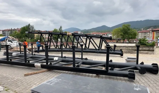 Trabzon’da yapılan asma köprü Zonguldak'a getirildi