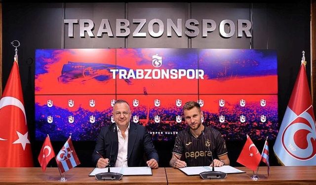 Trabzonspor İki Futbolcu İçin İmza Töreni Düzenledi