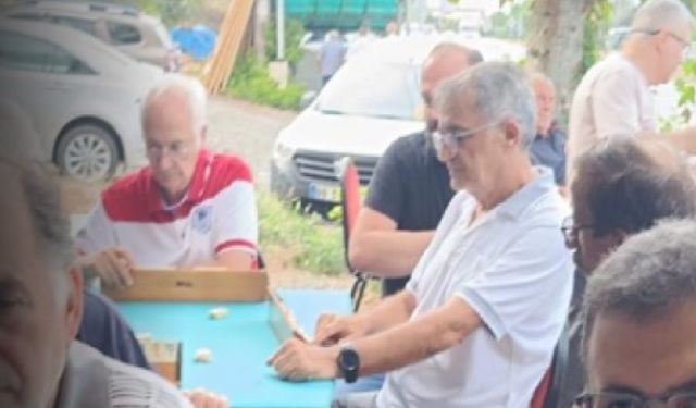 Şenol Güneş Trabzon'da Bir Kahvehanede Okey Oynarken Görüntülendi