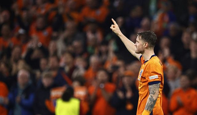 Hollanda-Macaristan Maçında Adam Szalai'nin Rahatsızlığı ve Gol Sevinci Tartışması