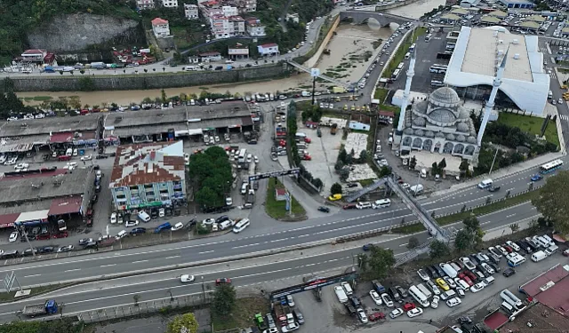 Trabzon Büyükşehir Belediyesi, Fatih Sanayi Sitesi'ndeki Tehlikeli Geçişi Kapatıp Yeni Güzergah Oluşturdu