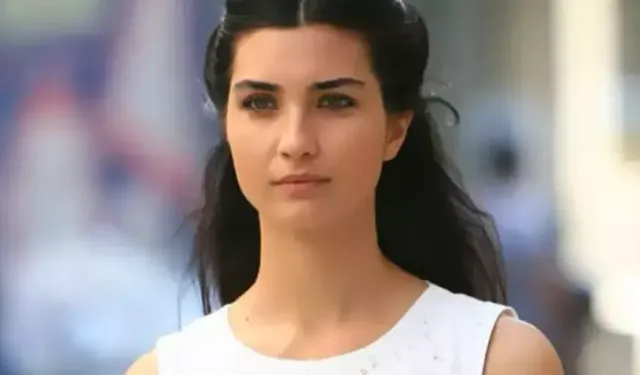 Tuba Büyüküstün Joy Awards’ta Göz Kamaştırdı