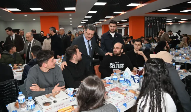 Başkan Ahmet Metin Genç, Trabzon Üniversitesi'nde Öğrencilerle İftarda Buluştu