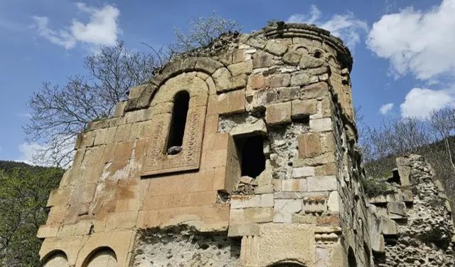 Artvin’de Tarihi Miras: Rabat Manastırı Ziyaretçilerini Büyülüyor