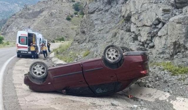 Gümüşhane’de Otomobil Ters Döndü: 3 Kişi Yaralandı