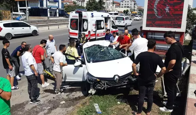 Kocaeli’nde Feci Kaza: Otomobilde Sıkışan Sürücü Ağır Yaralandı