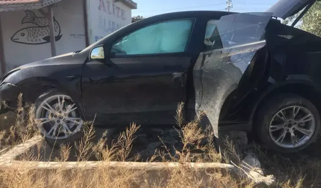 Aksaray’da Düğün Dönüşü Kaza: TIR’a Çarpan Otomobilde 6 Kişi Yaralandı