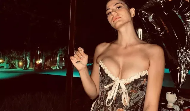 Demet Özdemir’in Davet Stili Sosyal Medyada Gündem Oldu
