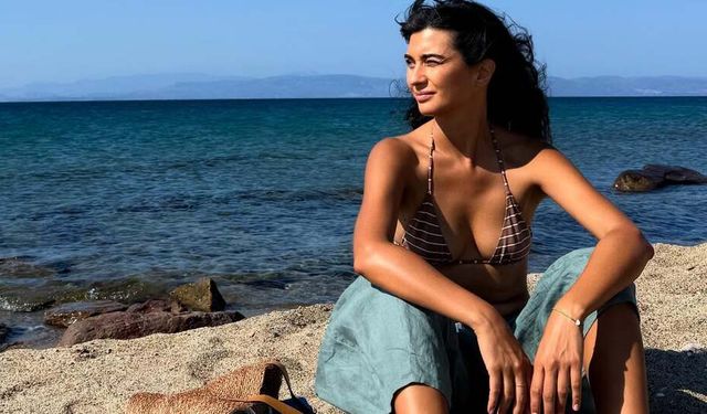 Tuba Büyüküstün'den Yaz Mevsimine Şairane Veda