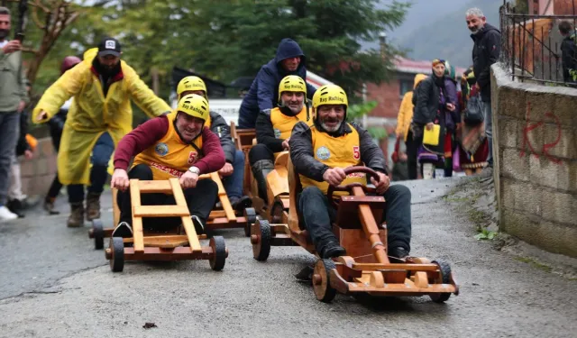 Rize’de 15. Laz Ralli Tahta Araba Yarışları Nefes Kesti