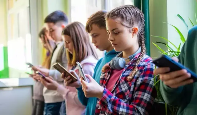 Danimarka 15 Yaş Altına Sosyal Medya Yasağı Getirdi