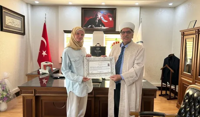 Polonyalı Gazeteci Alexandra Zielinska Müslüman Oldu