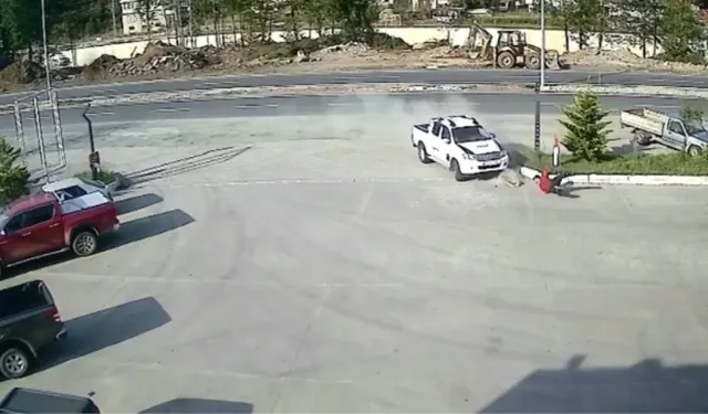 Hopa’da Kamyonet Akaryakıt İstasyonu Çalışanına Çarptı