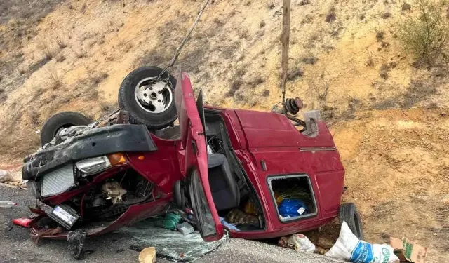 Bozüyük’te Kamyonet Devrildi: 2 Kişi Yaralandı