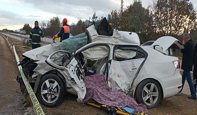 Burdur’da TIR ile Otomobil Çarpıştı Akademisyen Öldü