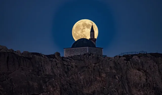 Van Semalarında Kasım Dolunayı: Süper Ay Büyüledi