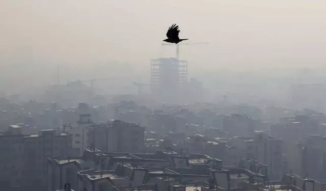 İran’ın Huzistan Eyaletinde Hava Kirliliği Eğitimi Durdurdu
