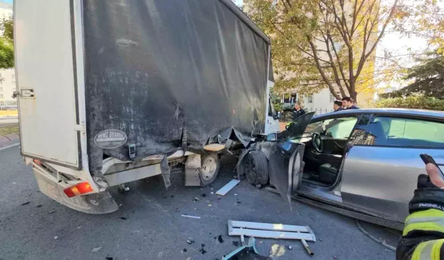 Kayseri’de Hız Denemesi Kaza Getirdi: Otomobil Hurda