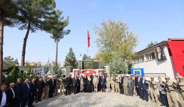 Siirt’te Helikopter Kazasında Şehit Olan 17 Asker Anıldı