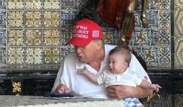 Donald Trump Torunuyla Golfte Görüntülendi