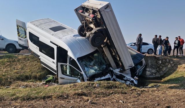 Diyarbakır’da Servis Minibüsü Can Aldı: 1 Ölü, 4 Yaralı
