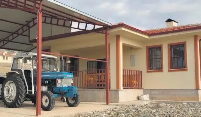 Depremzedelere Tevekkeli’de Güvenli Yeni Köy Evleri Teslimi