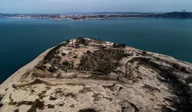 Adana’daki Amerikan Adası’nda Kaçak Yapılar Yıkıldı