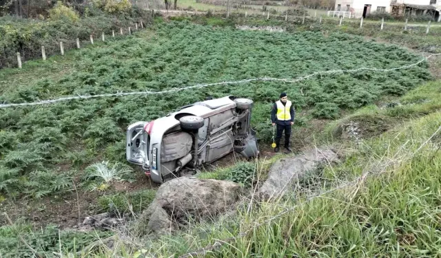 Bafra’da Otomobil Tarlaya Uçtu: Sürücü Kurtuldu
