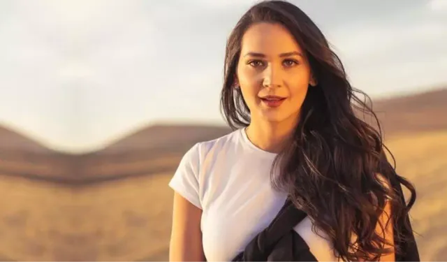 Gülsim Ali Siyah Mini Elbisesiyle Göz Kamaştırdı