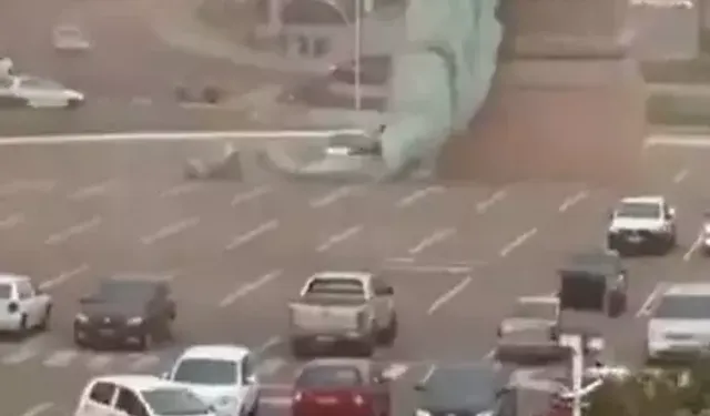 Brezilya’da Fırtına 24 Metrelik Heykeli Devirdi