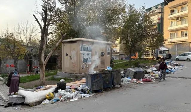 İzmir Buca’da Çöp Dağları Vatandaşı Çileden Çıkarıyor