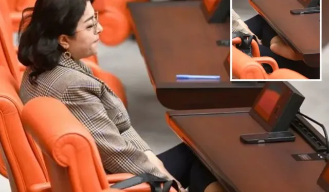 Öznur Bartın’ın Meclis’teki Hareketi Dikkat Çekti