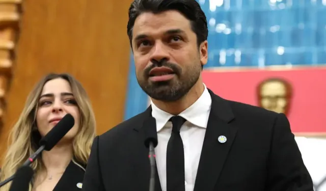 Siyaseti Bırakıp Futbola Geri Döndü