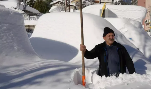 Kastamonu’da Kar Hayatı Durdurdu, Araçlar Kayboldu